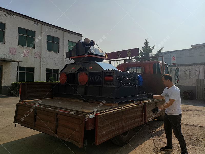 單臺(tái)2PG800x600中型對(duì)輥破碎機(jī)發(fā)貨 破碎石英砂 單臺(tái)2PG800x600中型對(duì)輥破碎機(jī)發(fā)貨 破碎石英砂