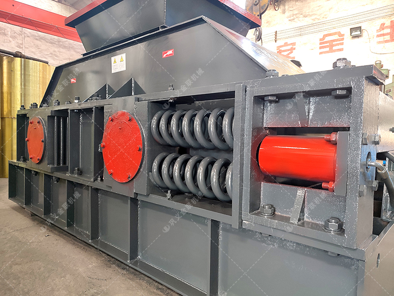 2PG1208大型對(duì)輥破碎機(jī)設(shè)備發(fā)往內(nèi)蒙古  2PG1208大型對(duì)輥破碎機(jī)設(shè)備發(fā)往內(nèi)蒙古