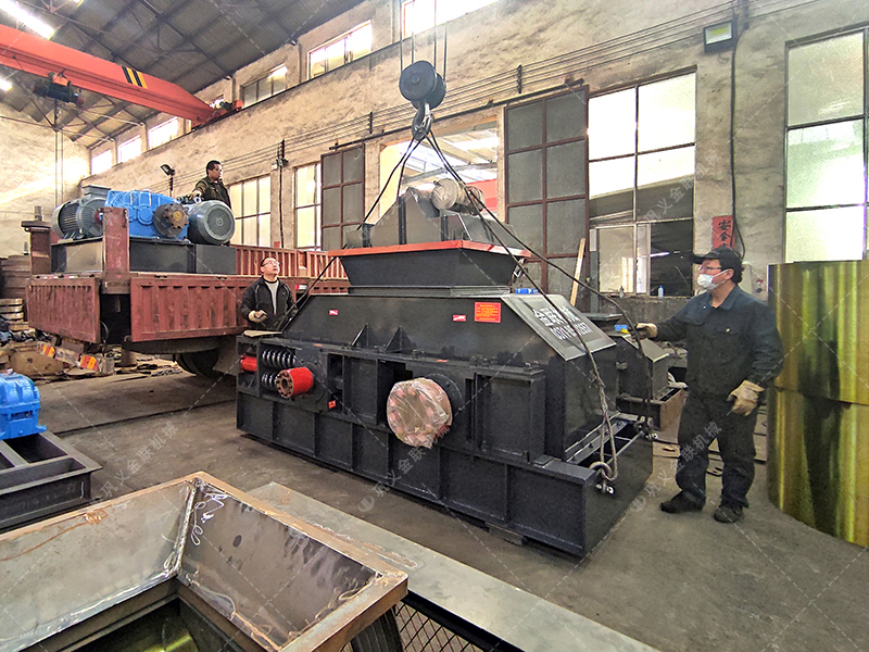 2PG1208大型對(duì)輥破碎機(jī)設(shè)備發(fā)往內(nèi)蒙古  2PG1208大型對(duì)輥破碎機(jī)設(shè)備發(fā)往內(nèi)蒙古