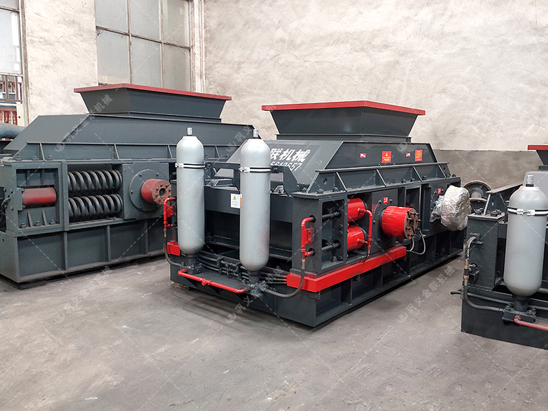 1200x800型液壓對輥制砂機發(fā)往烏魯木齊 鵝卵石制砂