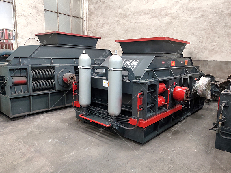 1200x800型液壓對輥制砂機發(fā)往烏魯木齊 鵝卵石制砂