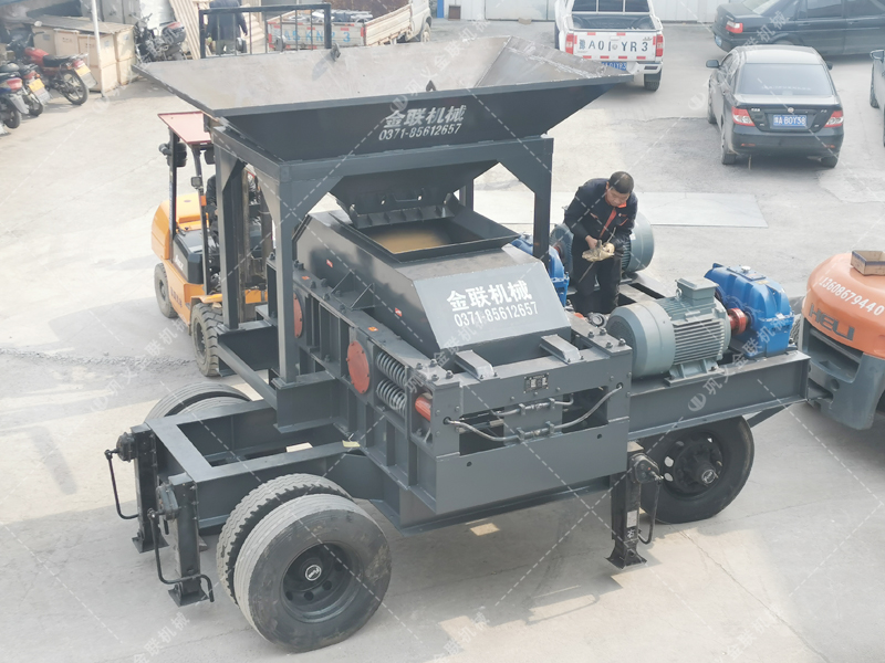 1200x800型移動式對輥破碎機 大型破碎機發貨圖片
