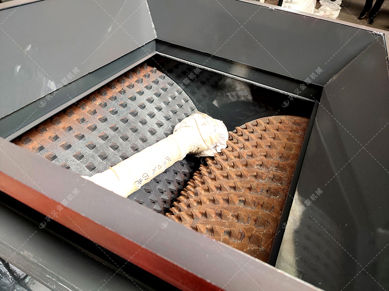 2PGC900X900雙齒輥破碎機發(fā)貨圖片_發(fā)往內(nèi)蒙古烏海_粉碎煤 2PGC900X900雙齒輥破碎機發(fā)貨圖片_發(fā)往內(nèi)蒙古烏海_粉碎煤