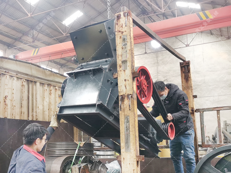 PC200x300小型錘式破碎機發貨圖片_發往河北唐山_粉碎化肥 PC200x300小型錘式破碎機發貨圖片_發往河北唐山_粉碎化肥