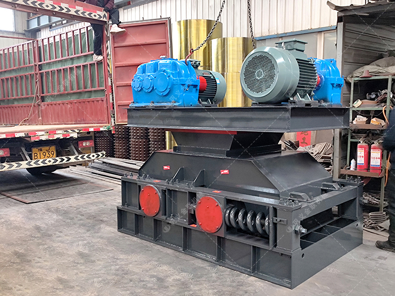 2PGC0609雙齒輥破碎機(jī)發(fā)貨圖片_發(fā)往青海格爾木_破碎鎳礦 2PGC0609雙齒輥破碎機(jī)發(fā)貨圖片_發(fā)往青海格爾木_破碎鎳礦