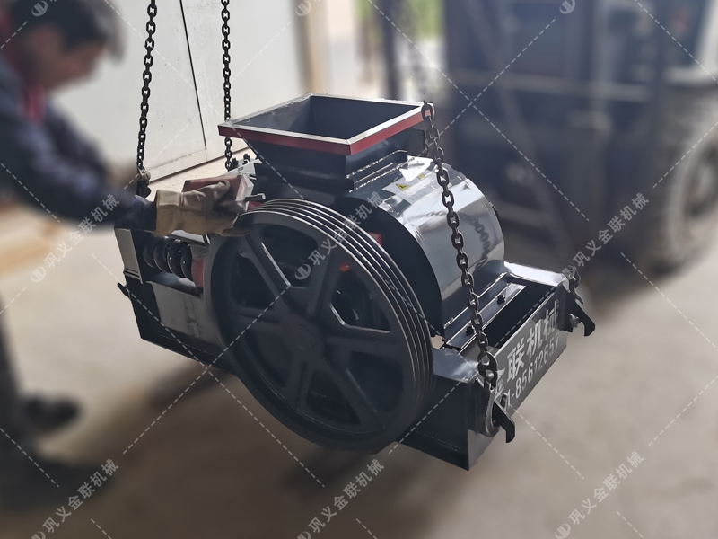 2pg400X250小型對輥破碎機發貨圖片_發往湖南長沙_破碎石英沙 2pg400X250小型對輥破碎機發貨圖片_發往湖南長沙_破碎石英沙