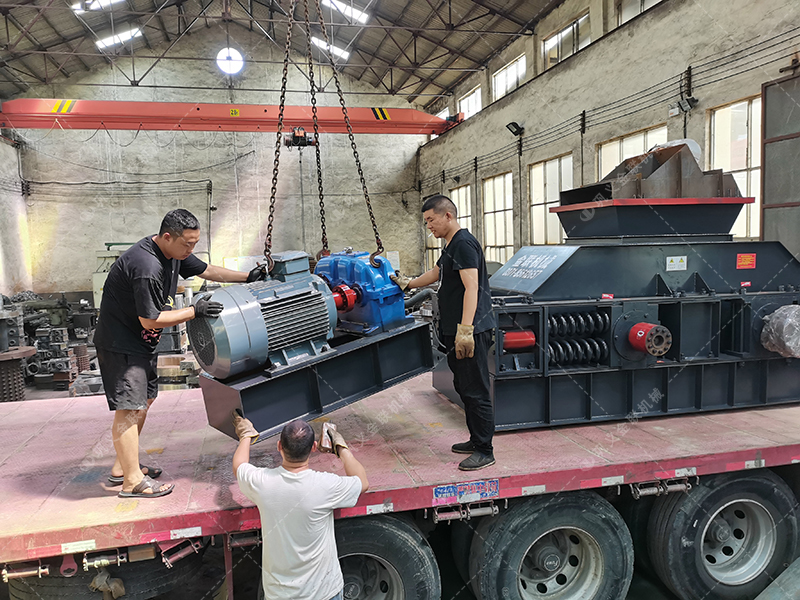 2PG1200X800連軸式對輥破碎機發(fā)貨圖片_發(fā)往四川綿陽_鵝卵石制砂 2PG1200X800連軸式對輥破碎機發(fā)貨圖片_發(fā)往四川綿陽_鵝卵石制砂