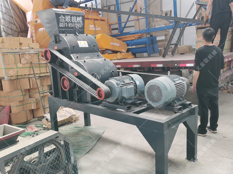 小型雙級(jí)粉碎機(jī)和雙齒輥易損件發(fā)貨圖片