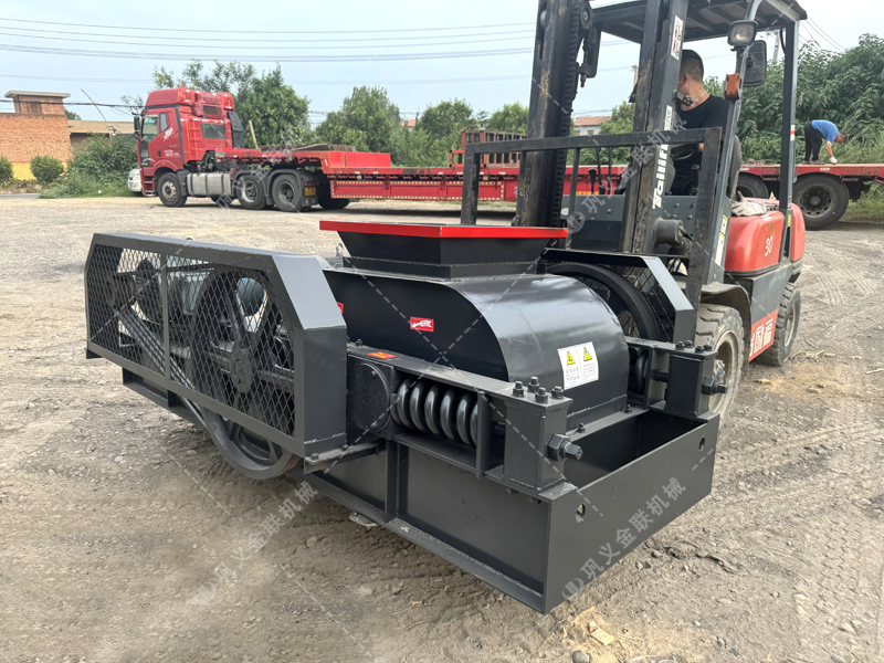 看雙齒輥破碎機(jī)如何將原料 “變廢為寶”,鑄就高利潤顆粒塊 看雙齒輥破碎機(jī)如何將原料 “變廢為寶”,鑄就高利潤顆粒塊